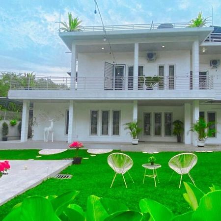 Garden Villa By Villapedia Богор Екстер'єр фото