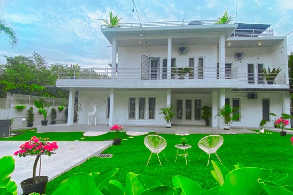 Garden Villa By Villapedia Богор Екстер'єр фото